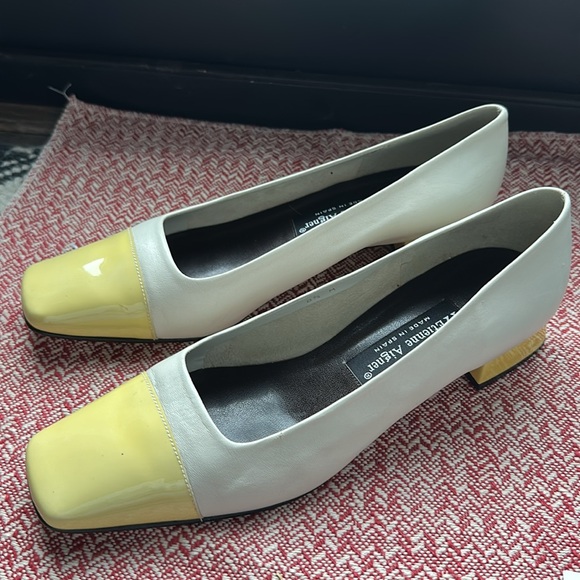 Etienne Aigner Women's Cream and Yellow Pumps - Picture 14 of 15